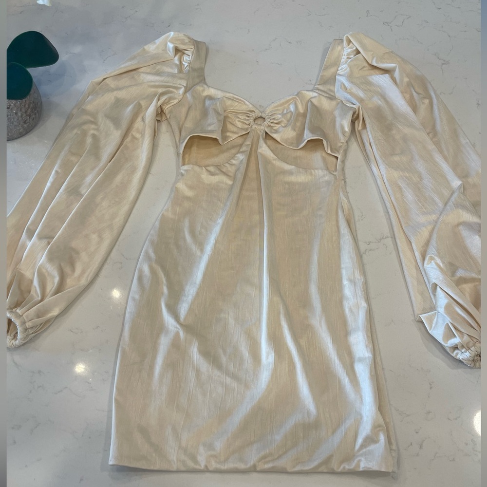 Size 4 Oh Polly cream balloon sleeve dress super cute!